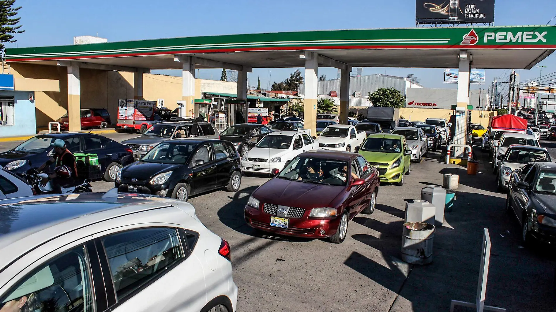 Desabasto gasolinera (8)